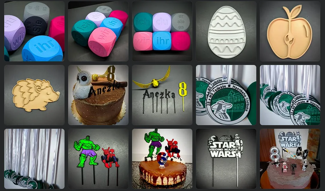 Ukázky 3D tisku HuKu design: kostky, velikonoční vajíčko, jablko, ježek, medaile a zápichy na dorty